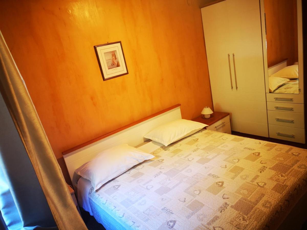 Apartment Marisa Porec Esterno foto